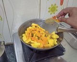 कद्दू की खट्टी मीठी सब्जी(Kaddu ki khatti meethi sabzi recipe Hindi) रेसिपी चरण 4 फोटो