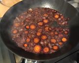 Une image de l'étape 9 de Tagliatelles de saucisses fumées aux carottes violettes et oignon rouge.