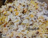 A picture of step 2 of Mix Dal Palak Khichdi.