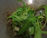 Foto langkah ke 3 dari resep Tumis Kangkung Kacang Panjang.