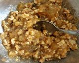 Foto del passaggio 3 della ricetta Sbriciolata integrale con noci e confettura di fichi