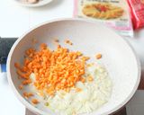 Foto langkah ke 3 dari resep Martabak telur panggang keju.