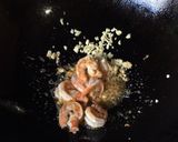 รูปขั้นตอนการทำที่ 2 ของ กุ้งกระเทียมน้ำท่วม
