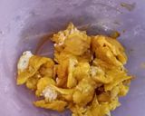 A picture of step 3 of Bread egg pokoda.