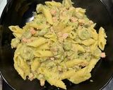 Foto del passaggio 3 della ricetta Penne con fave e prosciutto cotto🫛