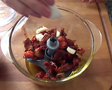 Foto del paso 1 de la receta: Almejas con piñones y salsa de tomates secos