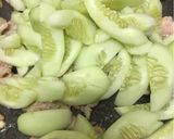 รูปขั้นตอนการทำที่ 2 ของ แตงกวาผัดไข่