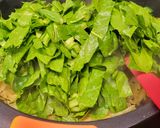 Foto del paso 4 de la receta: Hojaldre de cebolla y acelgas