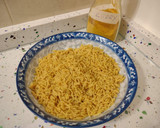 Foto del paso 1 de la receta: Arroz jazmín frito con curry, cacahuetes, sésamo, miel y langostinos