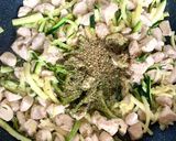 Cukkinis kukoricás csirkés tejszínes tészta recept fázis 3 fotója