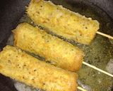 รูปขั้นตอนการทำที่ 5 ของ ขนมปังโรลไส้กรอกทอด (Deep-fried Sausage Bread Rolls)