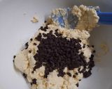 Foto langkah ke 3 dari resep Vanilla Chocochips Cookies.