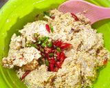 Foto langkah ke 4 dari resep Pepes Tahu Tongkol.