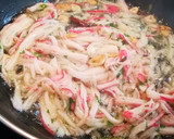 Foto del paso 7 de la receta: Espaguetis con surimi al ajillo