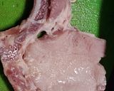 Foto del paso 1 de la receta: Chuletas de cerdo al ajo con Romero