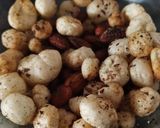 A picture of step 5 of Chatpata Makhana snacks.