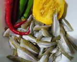 Foto langkah ke 1 dari resep Saluang Bumbu kuning.