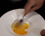 Foto del paso 3 de la receta Lomos de merluza en hojaldre con gulas almejas y gambones