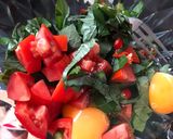 รูปขั้นตอนการทำที่ 2 ของ ไข่คั่วผักโขม 🌱มะเขือเทศ 🍅พริก 🌶คลีน