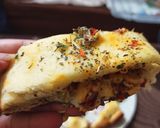 चीज गार्लिक ब्रेड(डोमिनोज स्टाइल) (cheese Garlic bread /Dominos style recipe in Hindi) रेसिपी चरण 4 फोटो