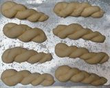 Foto langkah ke 6 dari resep Kkwabaeggi or Korean Twisted Donuts.