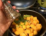 Foto del paso 2 de la receta: Cocina aromática: Ensalada tibia de lentejas, calabaza y almendras