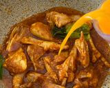 Foto langkah ke 4 dari resep Ayam semur kecap pedas.