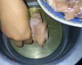 A picture of step 1 of Tomato Chicken Karhai.