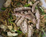Hình bước làm 4 của món Miến xào măng khô