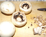 Foto del paso 1 de la receta: Champiñones rellenos muy sencillos y apetitosos
