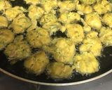 A picture of step 2 of Pakoray walay Dahi Baray.
