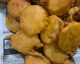 A picture of step 7 of Aloo k pakoray.