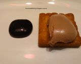 Foto del paso 4 de la receta: Crumble de almendra y dulce de leche, semicremoso de chocolate con leche y raviolis esféricos de mora