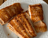 Foto del paso 6 de la receta: Salmón a la naranja 🍊 con patatas fritas en airfryer y espárragos a la plancha