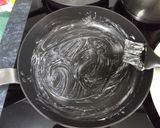 Foto del paso 1 de la receta: Crêpes de trigo sarraceno sencillas con espinacas crudas