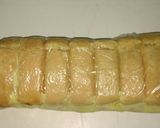 Foto del paso 5 de la receta: Arrollado de Vainillas, relleno de postre de vainilla y frutilla