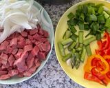 A picture of step 1 of Beef Stir-Fry with Bell Peppers.