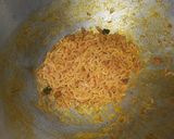 ম্যাগি অমলেট(Maggie omelette recipe in Bengali) রেসিপি ধাপ - 2 ছবি