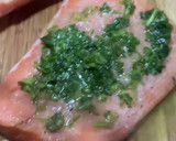 Foto del paso 4 de la receta: "Salmón a la mexicana con vinagreta de cilantro"