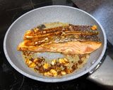 A picture of step 6 of Salmon teriyaki.