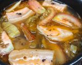 Hình bước làm 4 của món Canh cải chua nấu với lườn cá hồi