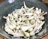 Hình bước làm 2 của món Món Tết: Kiệu Huế ngâm chua ngọt