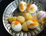A picture of step 2 of Potato Egg Curry.