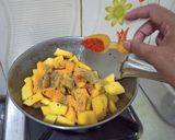 कद्दू की खट्टी मीठी सब्जी(Kaddu ki khatti meethi sabzi recipe Hindi) रेसिपी चरण 4 फोटो