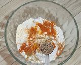 A picture of step 2 of Tomato aur Coriander ki puri.