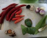Foto langkah ke 1 dari resep Asam Padeh Ikan Pindang.