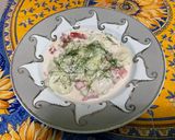 Une image de l'étape 12 de Salades de concombre à la crème, tomates, roquefort et aneth.