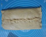 Foto langkah ke 4 dari resep Bolen Lilit Pisang.