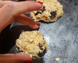Foto del paso 4 de la receta: Galletitas de avena con pasas y nueces