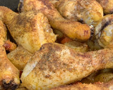 Foto del paso 5 de la receta: Muslitos de pollo al horno con patatas y zanahoria